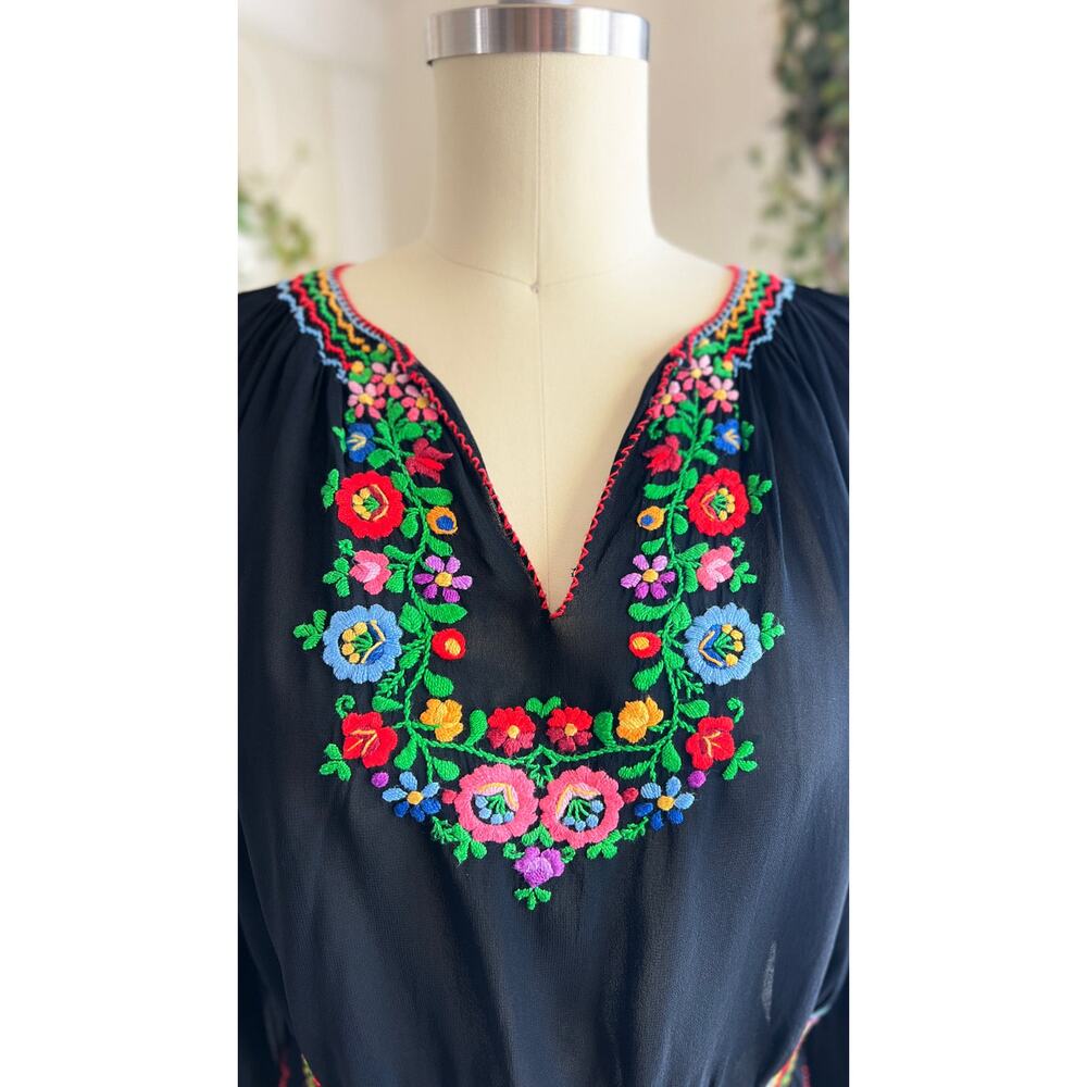Vintage 1940s Peasant Top 40s Hungarian Floral Embroidered Black Folk Blouse - Picture 8 of 11